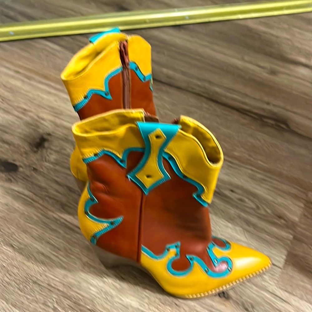 Second hand cow girl boots